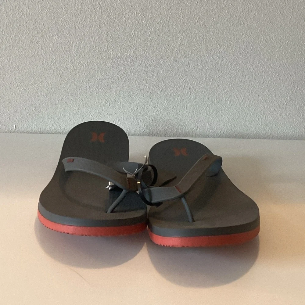 Hurley Men's Gray and Red Flip Flop Sandals Size 13 NB